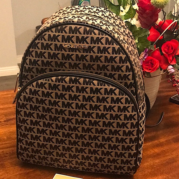 Perfect for someone who doesn’t want a big purse